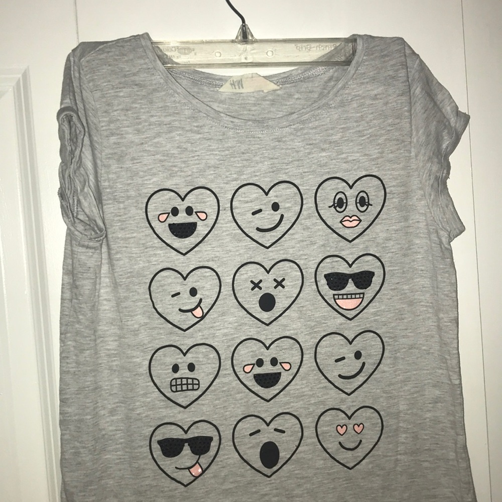 A gray tee with emojis!